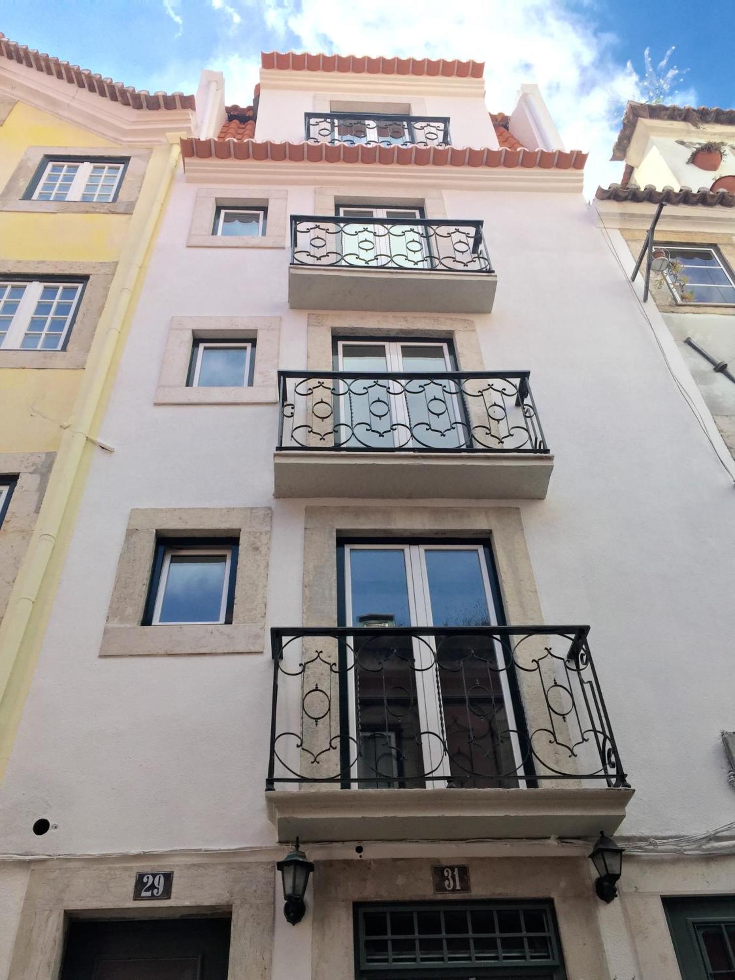 Bairro Alto Studio Apartments - By Lu Holidays Лиссабон Экстерьер фото